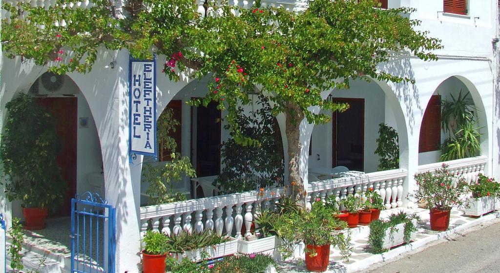 Hotel Eleftheria Парікія Екстер'єр фото