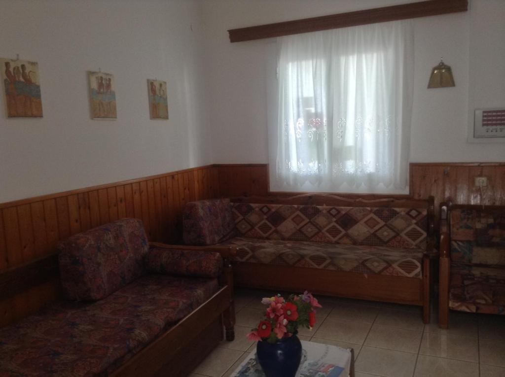 Hotel Eleftheria Парікія Екстер'єр фото